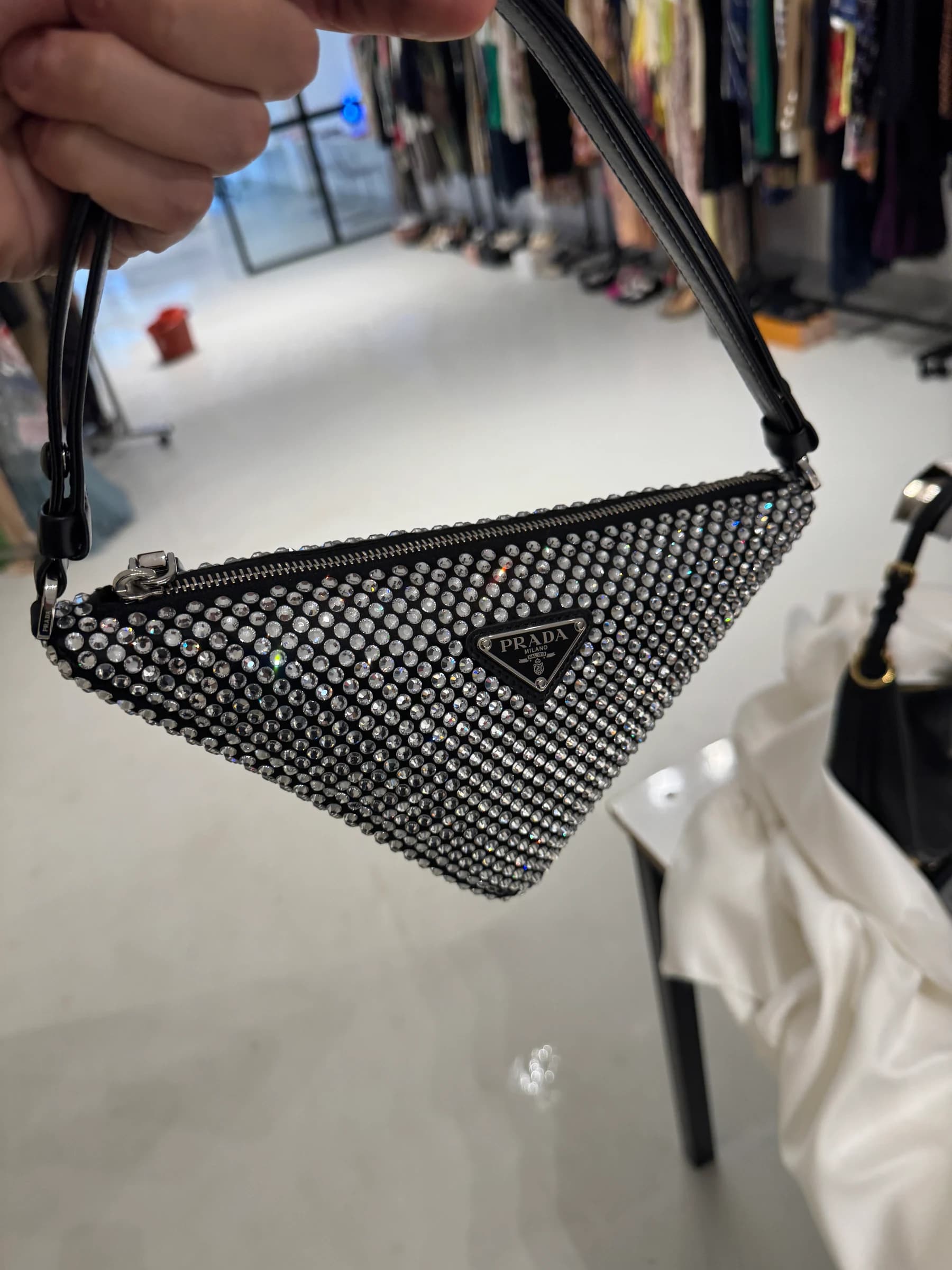 Prada Triangle Kristal Saten Mini Kol Çantası görsel 5