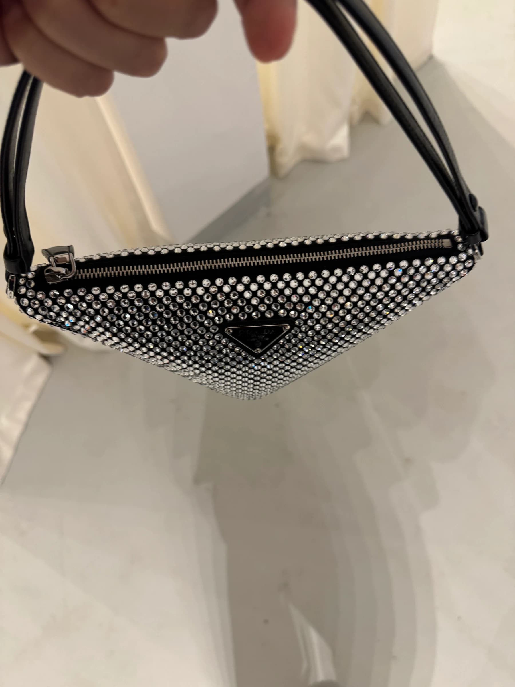 Prada Triangle Kristal Saten Mini Kol Çantası görsel 7
