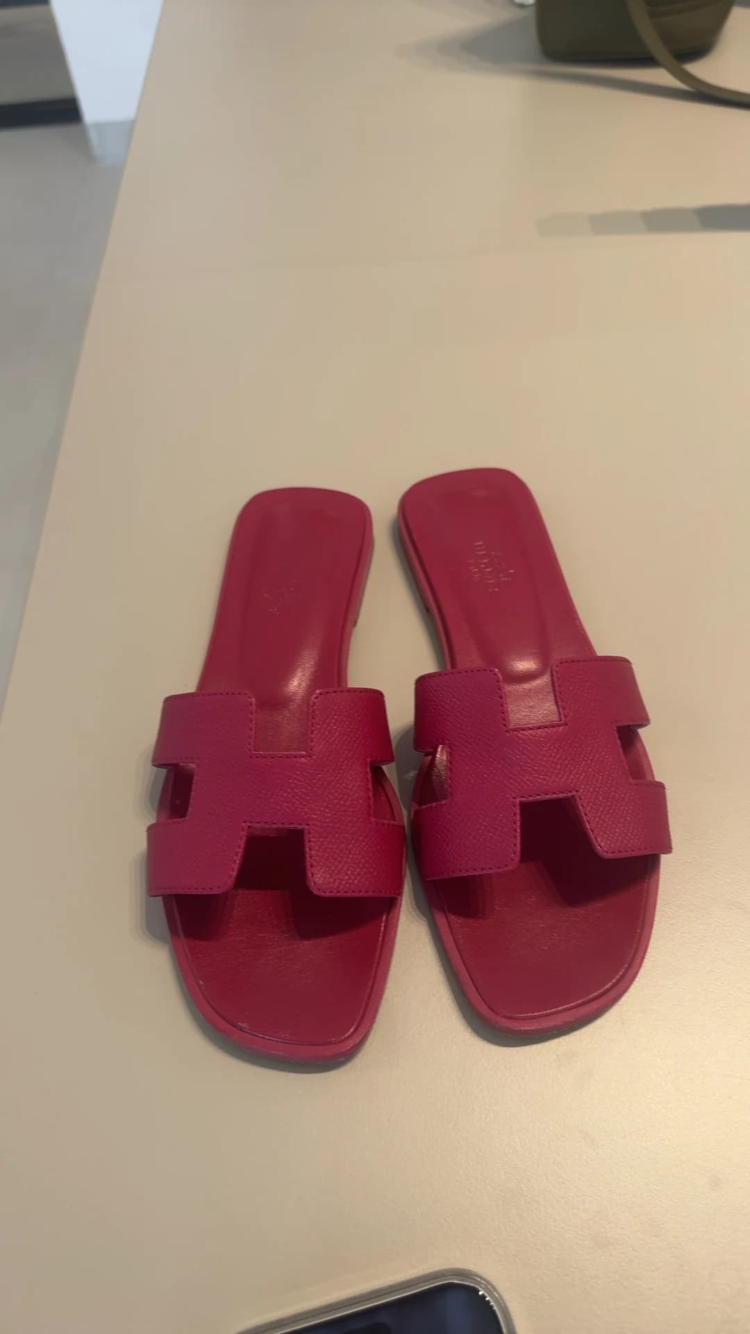 Hermès Oran Dana Derisi Fuşya Sandalet görsel 6